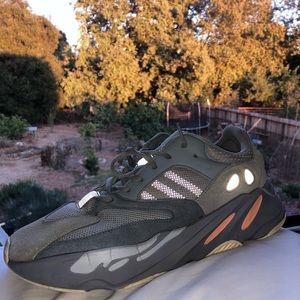 Yeezy 700 inertia , 10